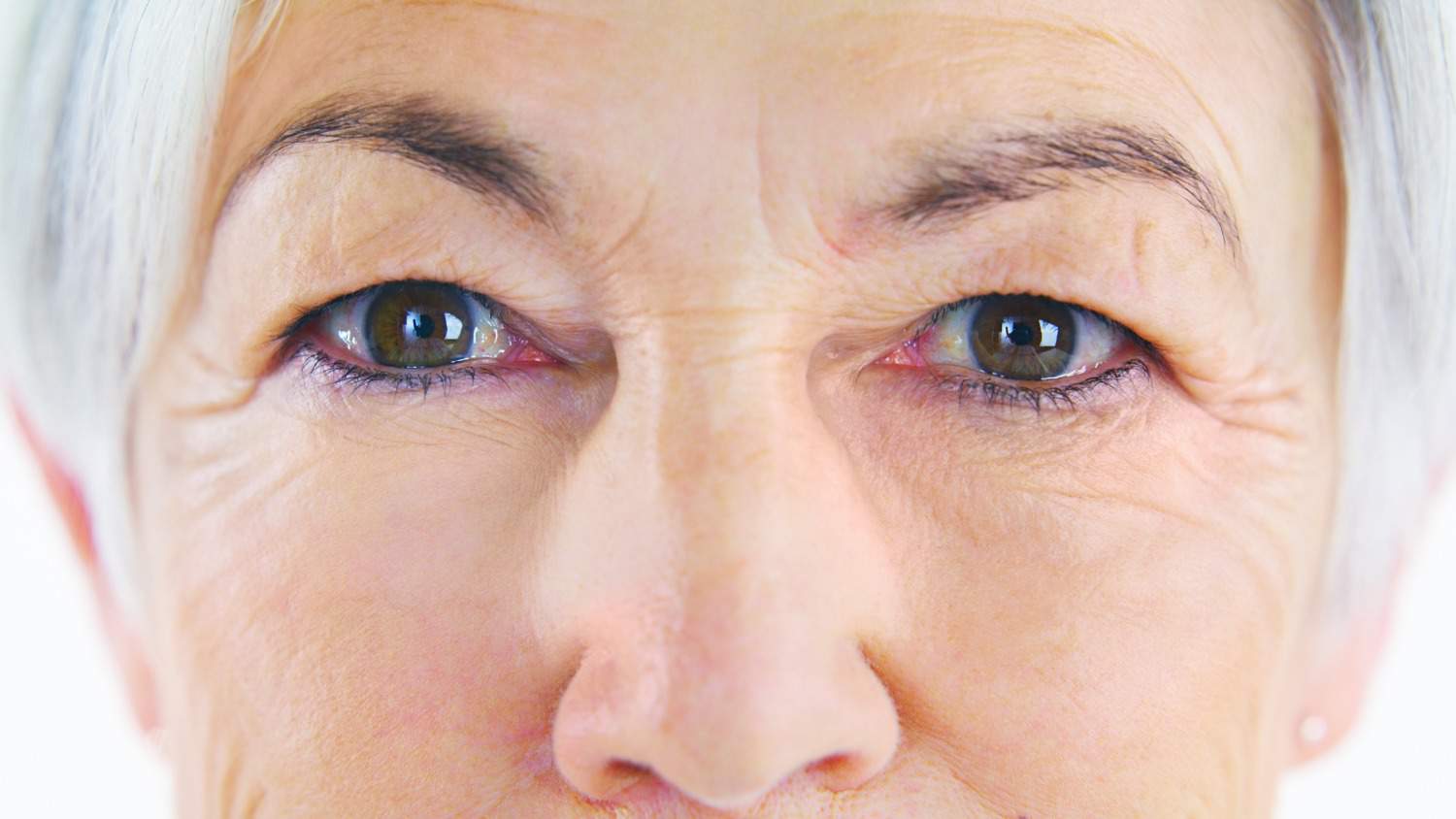 How To Apply Eye Makeup On Sagging Eyelids
