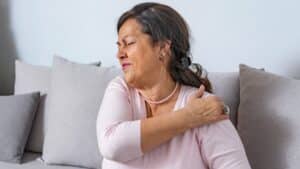 common causes shoulder pain