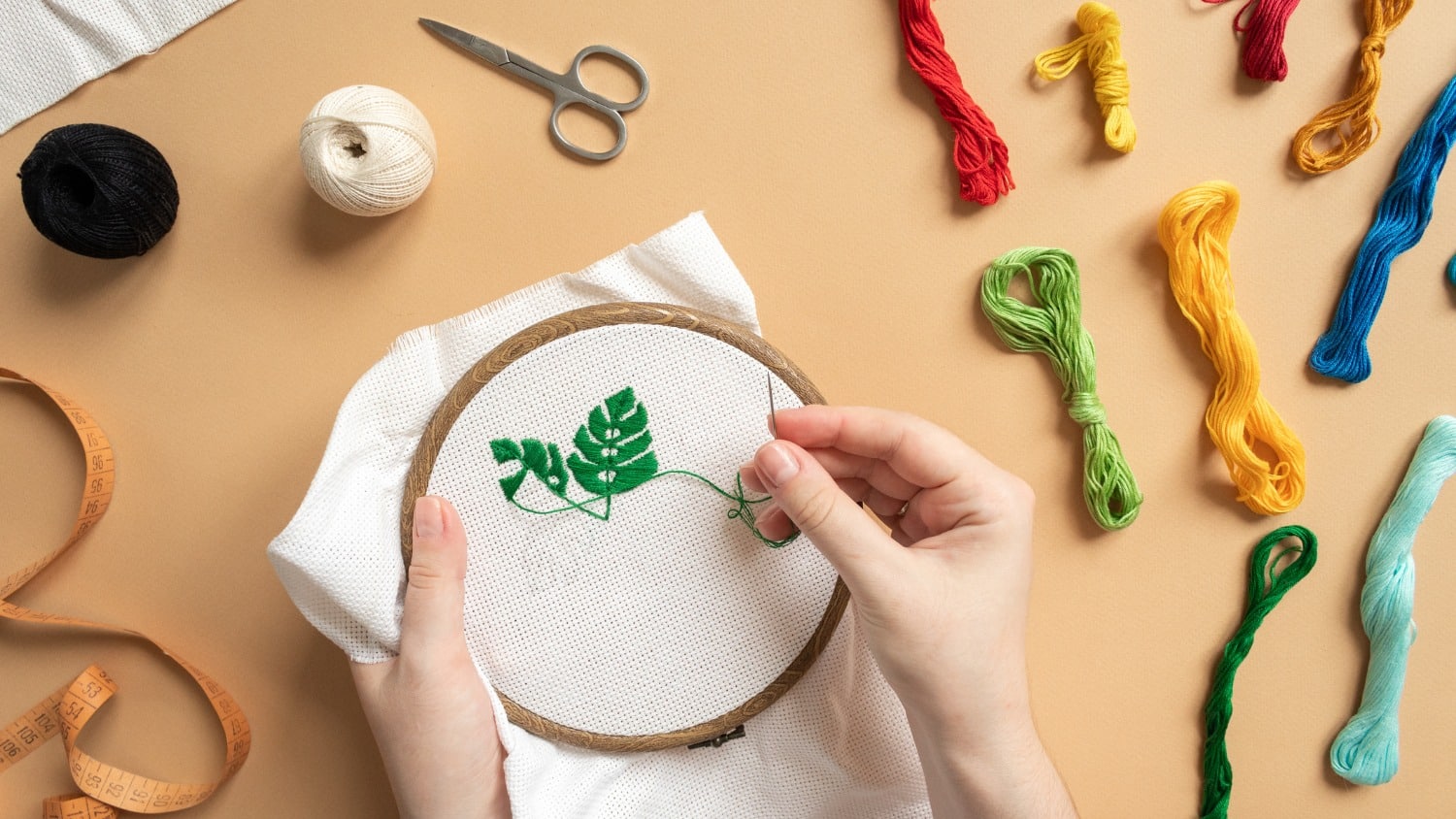 EMBROIDERY FOR BEGINNERS: Beginners Guide to Embroidery, Beadwork